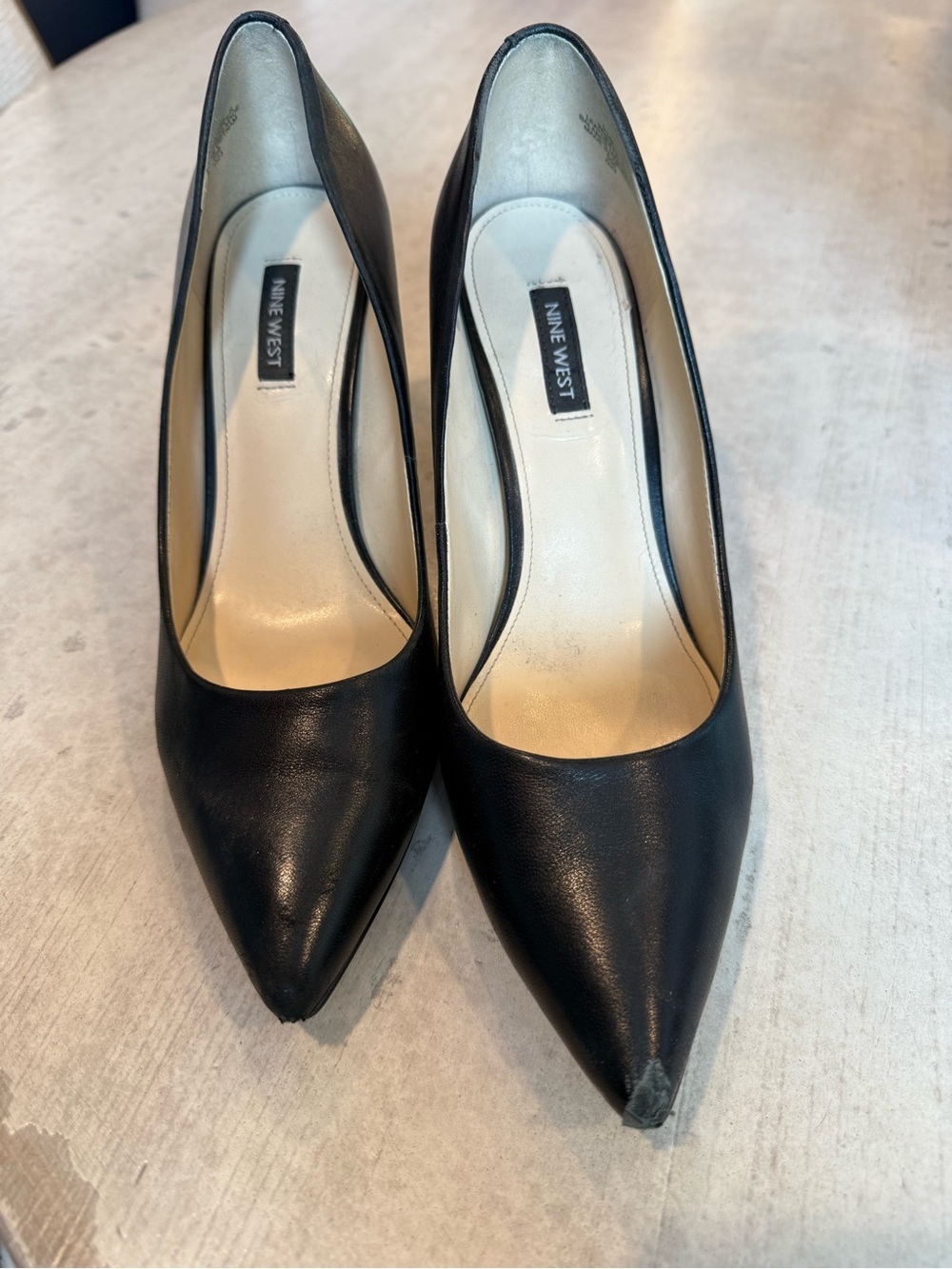 Nine West Pointed Toe Heel. Size 9.5. Black Color. Fair. Ezra Style.